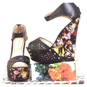 Liliana: Lydia Black Floral Platform Wedge Sanders